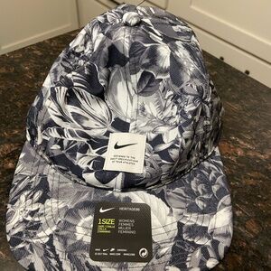 Nike Floral Women's Hat - Black and White